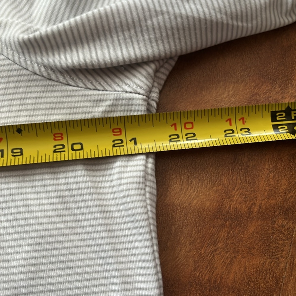 BNWOT Under Armor light gray striped loose heat gear 1/4 zip top - Picture 8 of 13